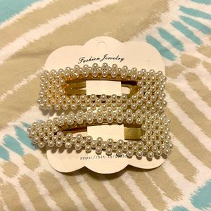 Two Pearl and gold large hair clips